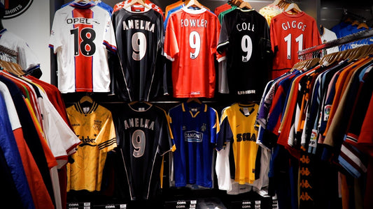 Redécouvrez la Magie du Football avec les Maillots Vintage - Atelier football 